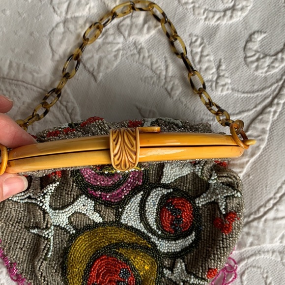 Beaded bag with Bakelite frame - Picture 4 of 7